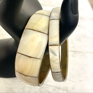 Mother of Pearl vintage bracelet bangles - set of 2
